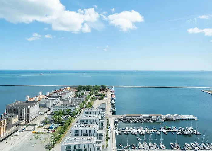 Sea Towers Panoramic Penthouse גדינייה