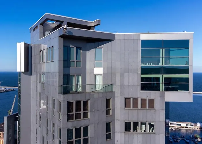 Sea Towers Panoramic Penthouse גדינייה